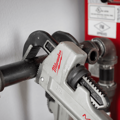 Milwaukee - Aluminum Pipe Wrench Power Length Handle (14") | 48227215