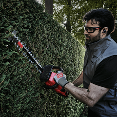Milwaukee - M18 FUEL 24" (610 mm) Hedge Trimmer (Tool Only, Dual Blade Update) | M18CHT24B0