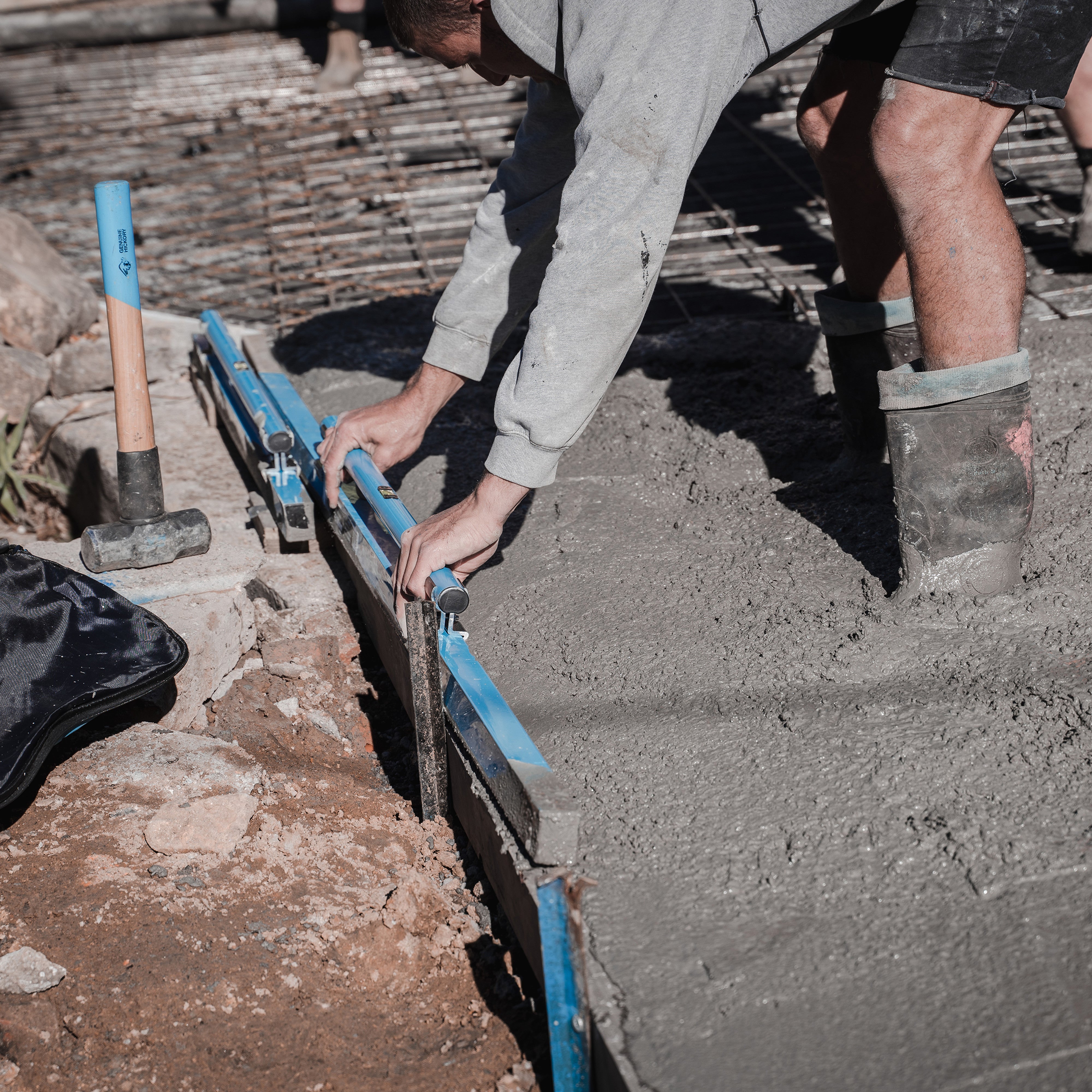 OX Tools - 2100mm Concrete Screed with vial | OX-P021321