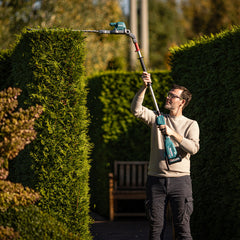Makita - 40V Max Brushless 600mm Pole Hedge Trimmer Max Branch Dia 25mm - Tool Only | UN001GZ