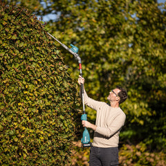 Makita - 40V Max Brushless 600mm Pole Hedge Trimmer Max Branch Dia 25mm - Tool Only | UN001GZ