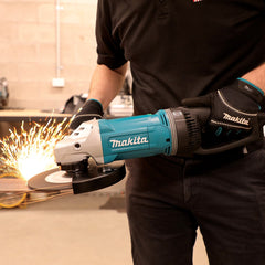 Makita - 230mm (9") Angle Grinder 2400W Aft Soft Start Anti-Restart Mechanical Brake D-Shaped Handle | GA9071X1